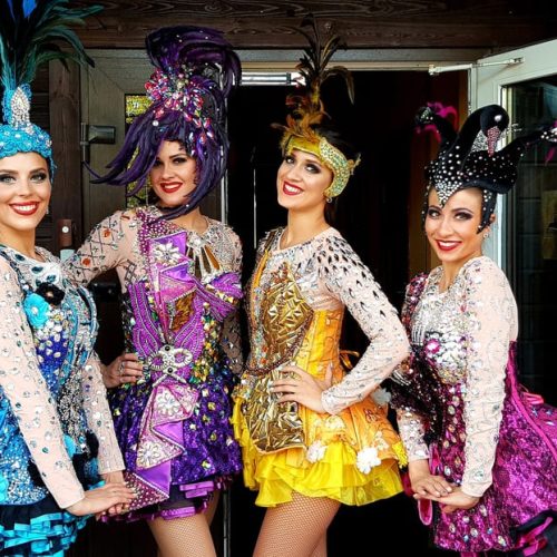 Артисты Гэтсби на встречу гостей