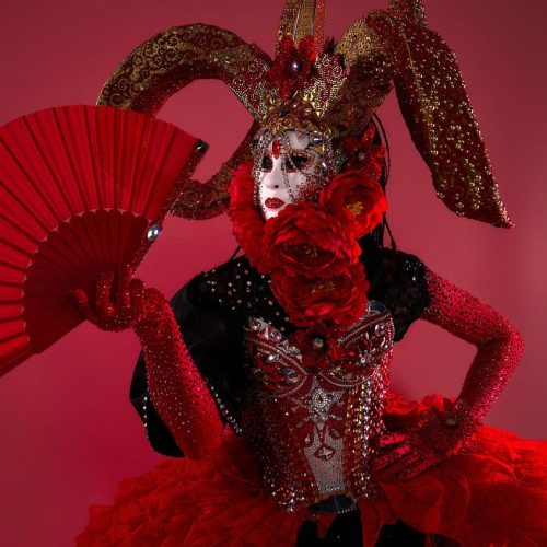 Заказать маскарадный костюм на праздник