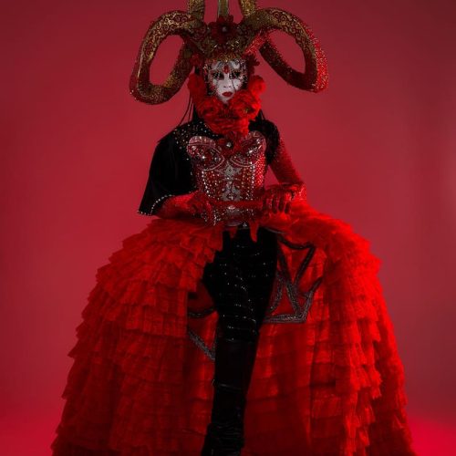 Маскарадные костюмы на встречу гостей Москва