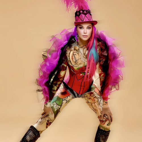 Артисты в цирковых костюмах на велком